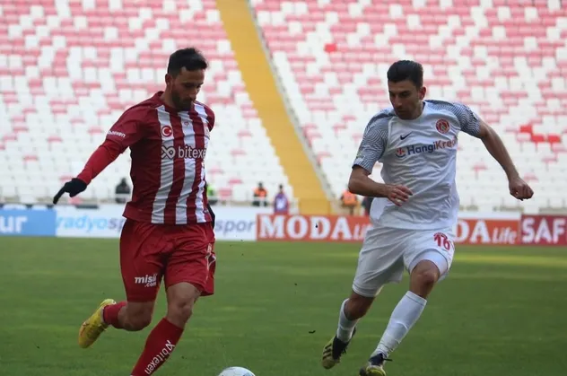 Sivasspor - Ümraniyespor maçında puanlar paylaşıldı: 2-2