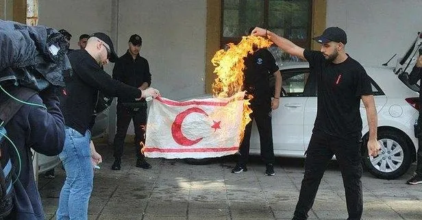Bayrak yakan Rumlar’a tepki