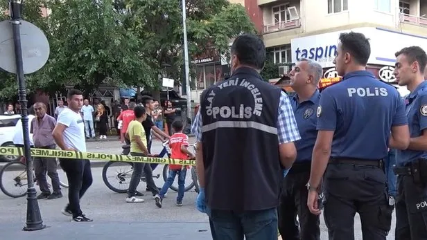 Kırıkkale'de bir Åahıs, 10 yaÅındaki kızının gözü önünde tartıÅtıÄı eski eÅini boÄazından bıçaklayarak öldürdü. ile ilgili görsel sonucu