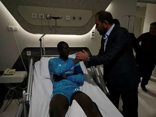 Sivasspor'da kaleci Mamadou Samassa hastaneye kaldırıldı-5