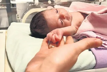 Minik Hazal’dan umut veren mücadele
