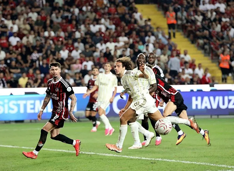 fenerbahcede-ismail-kartaldan-kerem-ve-lukaku-karari-fenerbahcede-ismail-kartaldan-radikal-kararlar-yildiz-ism-1789714378181.jpeg Fenerbahçe'de İsmail Kartal'dan radikal kararlar: Yıldız isme kesik! Sistem değişiyor-6