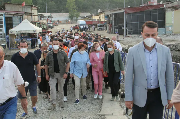 FETÖ'cüleri öven CHP'li Murat Hazinedar’ın eşi Özlem Hazinedar İYİ Parti’ye katıldı