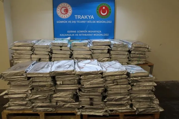 edirne-kapikule-gumruk-kapisinda-ele-gecirildi-30-milyon-tl-degerinde-uyusturucu-1612347342788.jpg