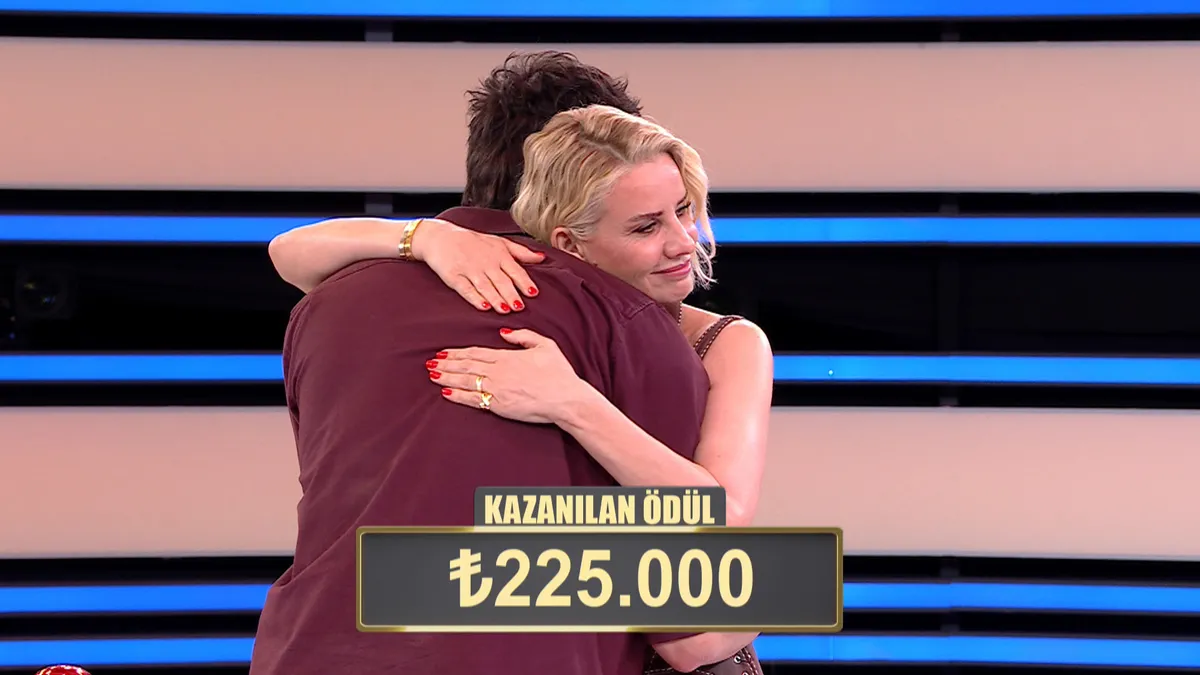 esra-erol-istedi-altan-akbas-taklit-yetenegini-konusturdu-sevilen-yarismaci-dayisinin-tavsiyesiyle-buyuk-bir-r-1785309924172.jpg Esra Erol istedi Altan Akbaş taklit yeteneğini konuşturdu! Sevilen yarışmacı dayısının tavsiyesiyle büyük bir riskten döndü-11