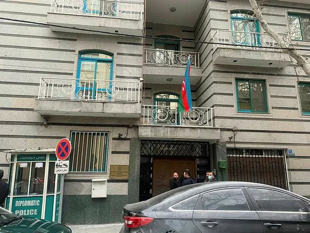 Azerbaycan'ın Tahran Büyükelçiliğine silahlı saldırı: Koruma müdürü şehit oldu! Görüntüler ortaya çıktı | Başkan Erdoğan'dan taziye-5