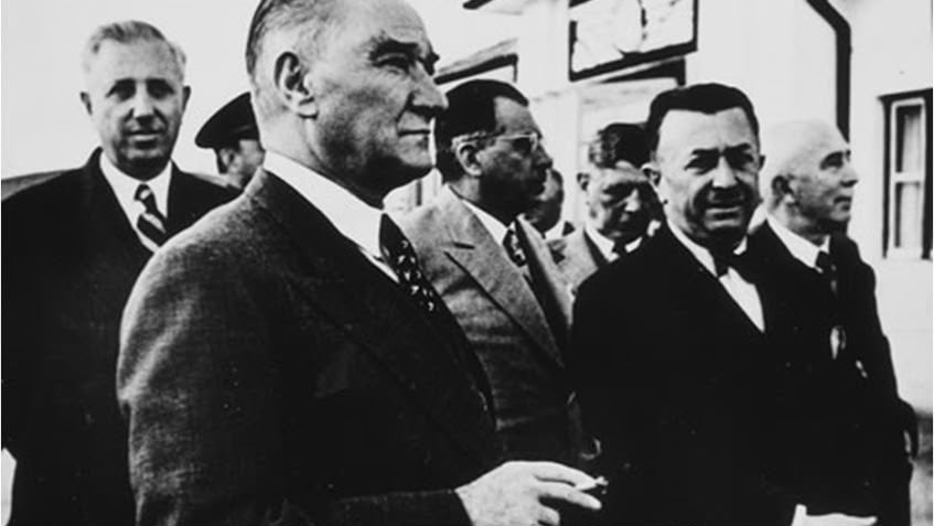 inonuden-ecevite-ecevitten-kilicdarogluna-chpde-90-yillik-tasfiye-rutini-genel-sekreterler-basrolde-1781424401624.jpeg İnönü'den Ecevit'e, Ecevit'ten Kılıçdaroğlu'na... CHP'de 90 yıllık "tasfiye" rutini: Genel Sekreterler başrolde-3
