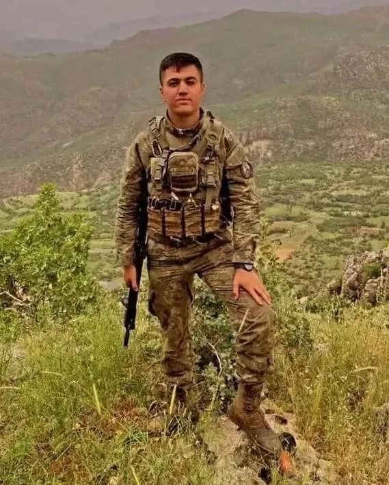 yureklere-ates-dustu-piyade-uzman-cavus-ahmet-arslan-ve-piyade-sozlesmeli-er-semih-yilmazin-aci-haberi-baba-oc-1703364298149.jpeg Yüreklere ateş düştü! Piyade Uzman Çavuş Ahmet Arslan ve Piyade Sözleşmeli Er Semih Yılmaz'ın acı haberi baba ocaklarına ulaştı!-5