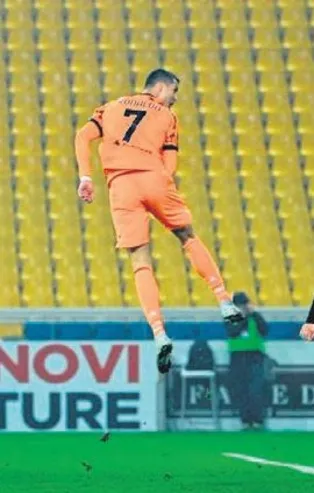 Cristiano Ronaldo hava yolları: 2.5 metre zıplayarak unutulmaz bir kafa golü attı