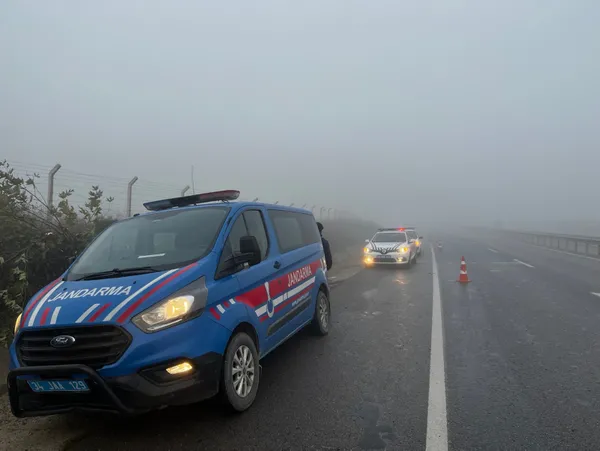 istanbulda-sis-kazaya-neden-oldu-sancaktepede-otomobil-takla-atti-yaralilar-var-1636872485230.jpg İstanbul'da sis kazaya neden oldu! Sancaktepe'de otomobil takla attı yaralılar var-4