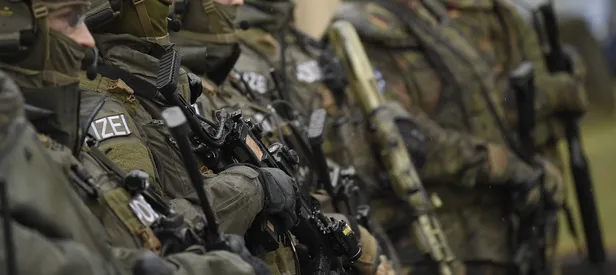 Almanya'da skandal! Orduya ait silahlar çalındı