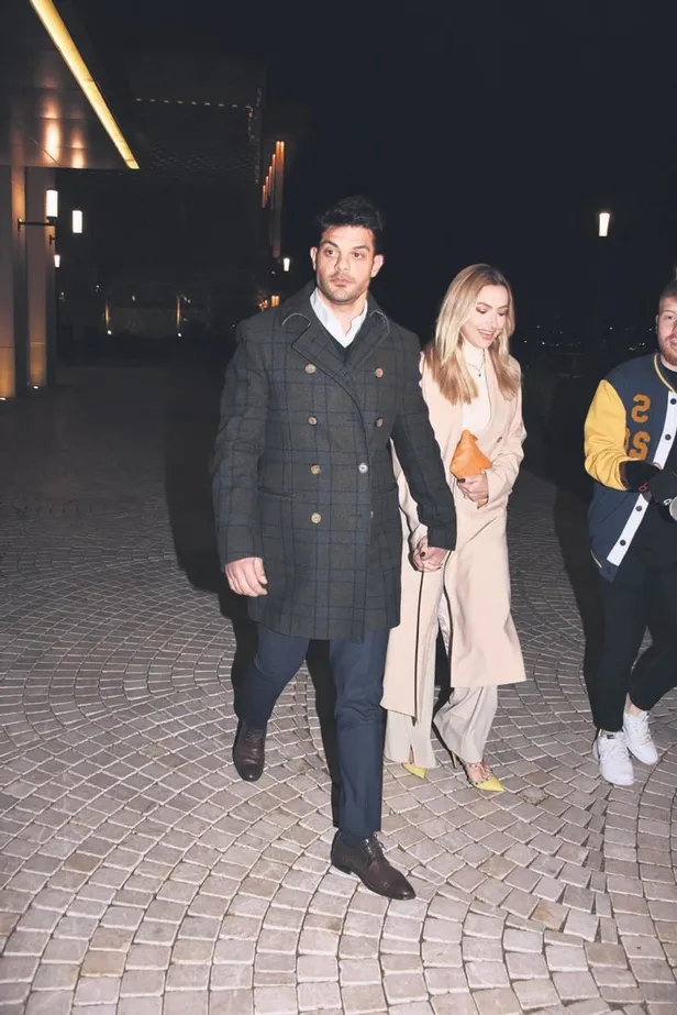 kadir-dogulunun-serra-ariturkle-ile-dini-nikah-yapti-iddialarina-gulup-gecerken-neslihan-atagulden-tam-destek-1650653956851.jpeg Kadir Doğulu'nun Serra Arıtürk'le ile dini nikah yaptı iddialarına gülüp geçerken Neslihan Atagül'den tam destek geldi-8