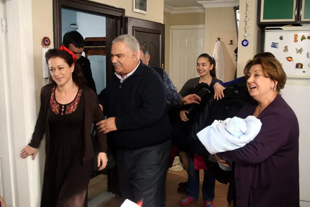 yaprak-dokumunun-yildizi-acun-ilicalinin-projesiyle-donuyor-performansiyla-dillere-destan-olacak-1608235154725.jpg Yaprak Dökümü'nün yıldızı Acun Ilıcalı'nın projesiyle dönüyor! Performansıyla dillere destan olacak-6