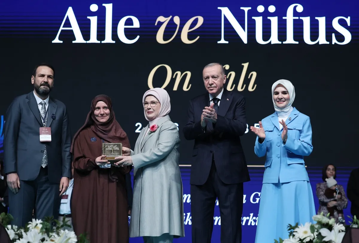Başkan Erdoğan "tedirgin edici" diyerek uyardı: 3 çocuk çağrımızın haklılığı ortada | Aile ve Nüfus On Yılı Vizyonu-8