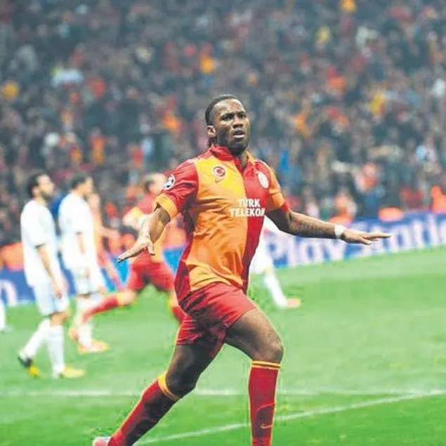 Didier Drogba formasını bağışladı