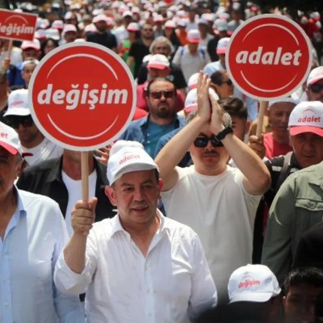 CHPli Tanju Özcanın Ankaraya Değişim ve Adalet yürüyüşü başladı! Seçimden önce övgüler yağdırıp oy istediği Kılıçdaroğlunu bombaladı