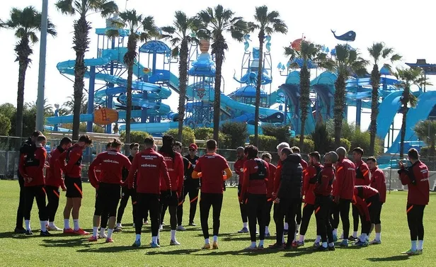 Galatasaray’da kritik Alanyaspor maçı öncesi şok gelişme! Antalya'da kumar oynadı, nargile içip alem yaptılar-7