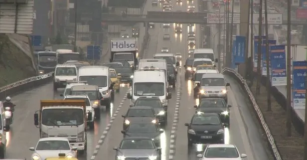 Son dakika: İstanbul’da yağmur trafiği! Yoğunluk yüzde 56’lara ulaştı | Trafik son durum