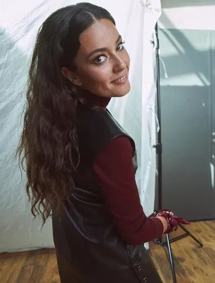 Ünlü oyuncu Pelin Akil ve eşi Anıl Altan bebek bekliyor (Pelin Akil kimdir?)-5