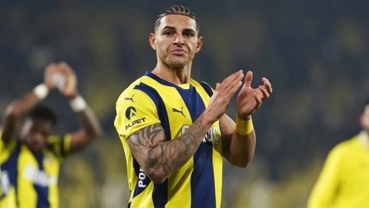 Fenerbahçe'nin yıldızı geri döndü! Yeni imajıyla olay oldu