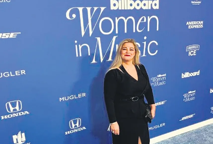 Tüm şarkılarının haklarını sattı