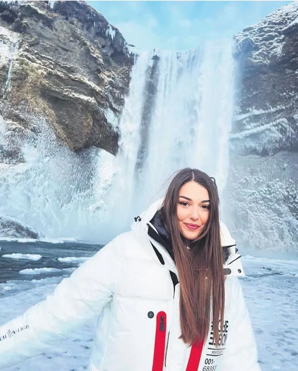 irem-dericiden-ikinci-sans-cem-belevini-gul-jestini-gozlere-soktu-1642358635136.jpeg İrem Derici'den ikinci şans! Cem Belevi'nin gül jestini gözlere soktu-2