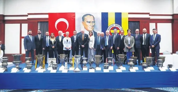 Divan’da 28 kupalı şov