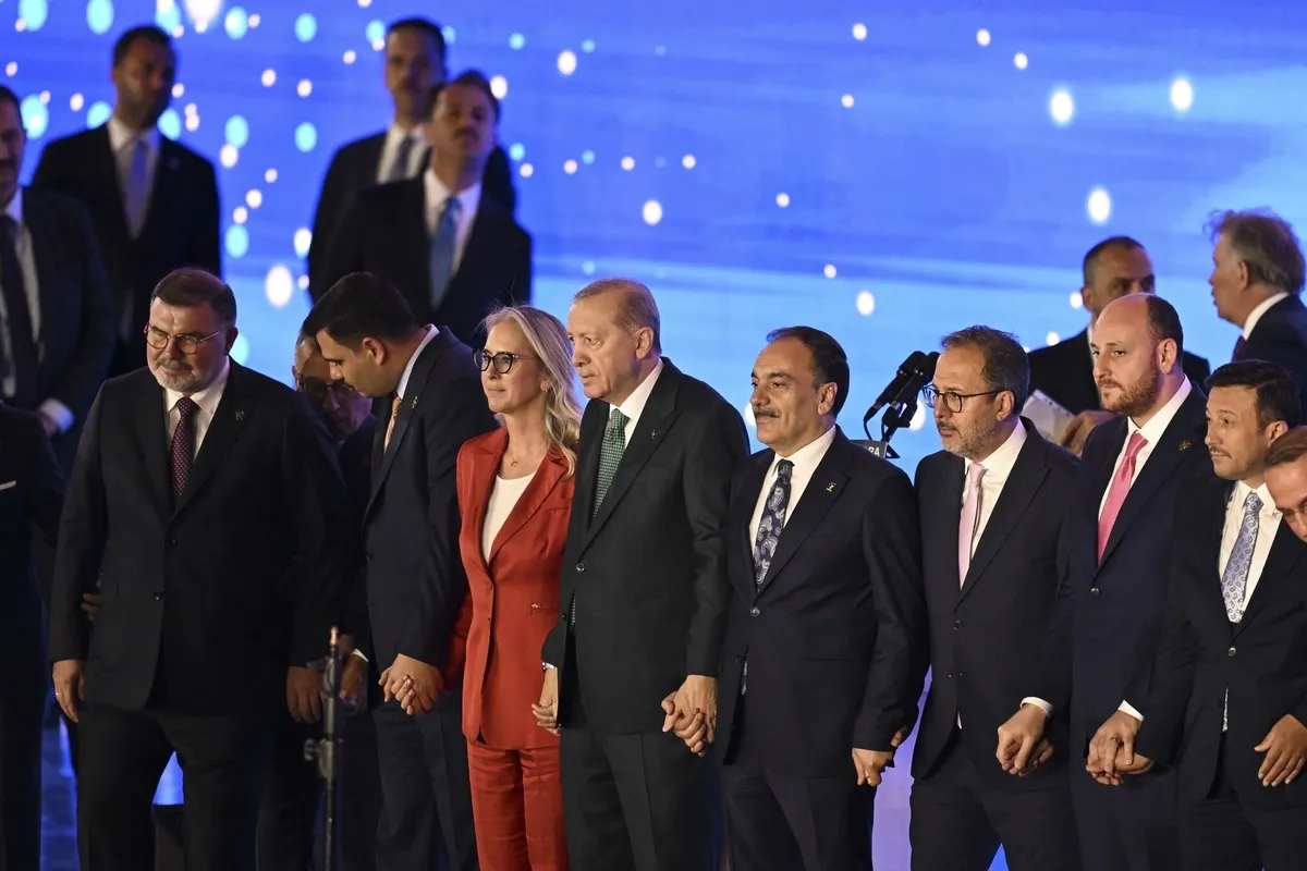 ak-partiye-3-milletvekili-ve-7-belediye-baskani-katildi-rozetlerini-baskan-erdogan-takti-1786735076648.jpeg AK Parti’ye 3 milletvekili ve 7 belediye başkanı katıldı: Rozetlerini Başkan Erdoğan taktı-4