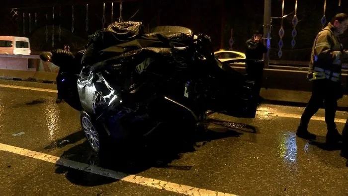 maltepe-d-100de-feci-kaza-once-refuje-vurdu-sonra-arkasindan-gelen-arac-carpti-4-yarali-1705815409636.jpeg Maltepe D-100'de feci kaza! Önce refüje vurdu sonra arkasından gelen araç çarptı: 4 yaralı-4