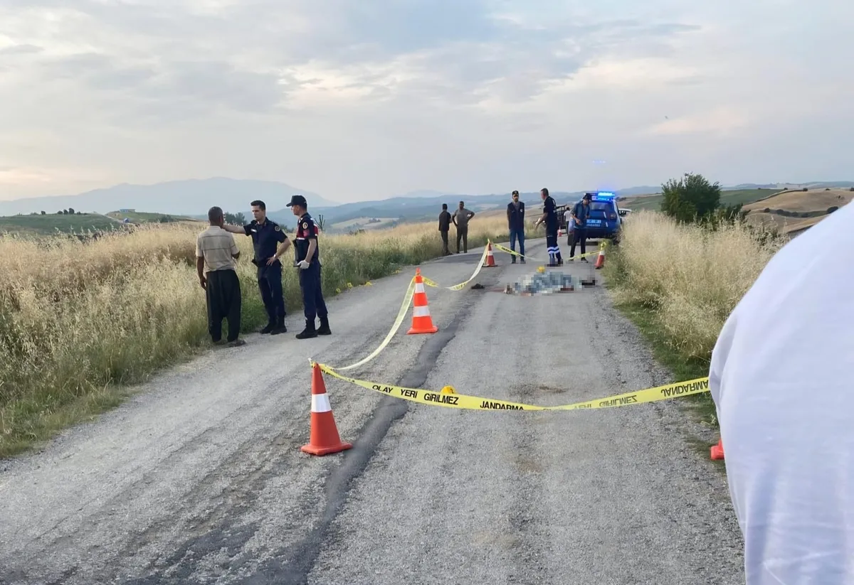 1780838014039.jpeg Adana'da kız kaçırma meselesi can aldı: Baba ve oğlu tüfeğiyle öldüren katil zanlısı adliyeye sevk edildi-3