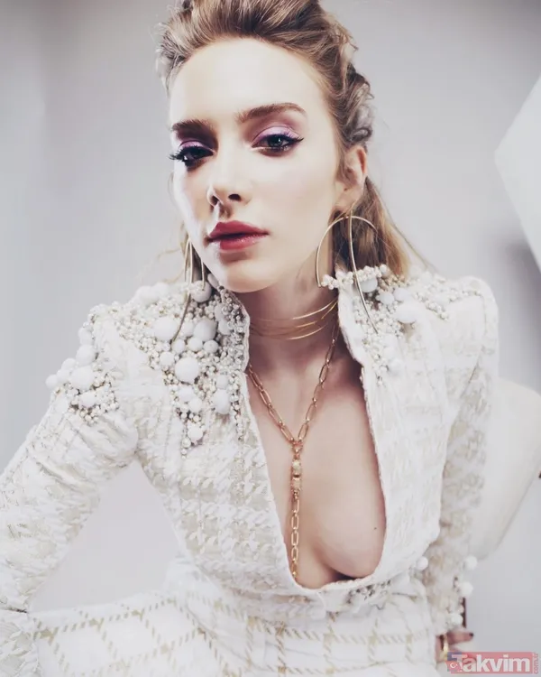 Hayal Köseoğlu çareyi pankart açmakta buldu! "Dört sene oyunculuk okudum! Altın Koza’m var." - 4