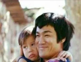 Bruce Lee'yi hiç böyle görmediniz