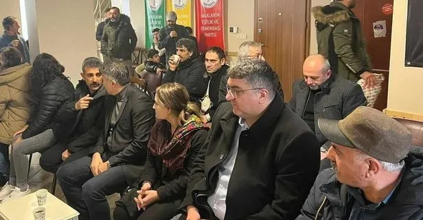 Son dakika: Bölücü ittifakta skandal görüntü! PKK partisi DEM’in Abdullah Öcalan için başlattığı nöbete CHP heyetinden bağlamalı katılım!