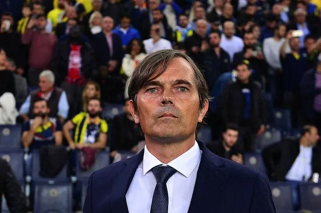 Transferde son dakika Phillip Cocu sürprizi! Yeni takımı...