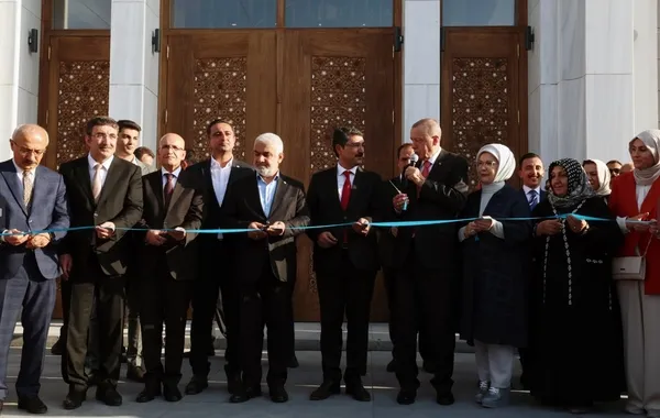 baskan-erdogan-batmanda-necat-nasiroglu-kulliyesini-acti-kulliyemiz-kendi-alaninda-ornek-bir-eser-olarak-benze-1683732206729.jpg Başkan Erdoğan Batman’da Necat Nasıroğlu Külliyesi'ni açtı! "Külliyemiz kendi alanında örnek bir eser olarak benzer yatırımlara örnek olacak"-2