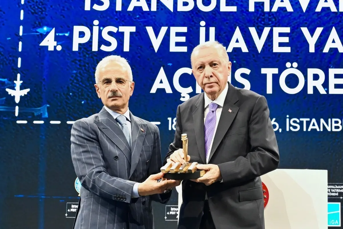 1792658895472.jpg İstanbul Havalimanı'nın yeni pisti bir ayda 284 ton yakıt tasarrufu sağladı, karbon emisyonunu düşürdü-3