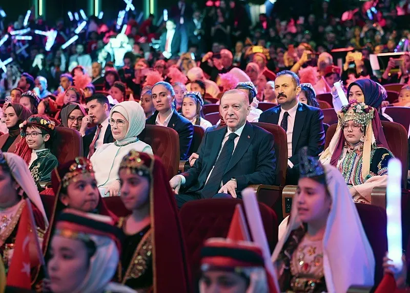 baskan-erdogan-asla-unutmayin-diyerek-uyardi-dijital-dunyadaki-tehlikelere-karsi-dikkatli-olun-gazzeli-cocukla-1776971800999.jpeg Başkan Erdoğan "Asla unutmayın" diyerek uyardı: Dijital dünyadaki tehlikelere karşı dikkatli olun | Gazzeli çocuklar için "dua" çağrısı-2