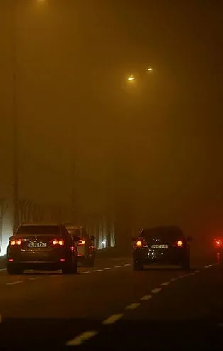 İstanbul'da yoğun sis etkili oldu! Boğaz, transit gemi geçişine kapatıldı