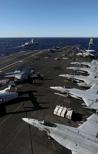 ABD jeti uçak gemisinden denize düştü