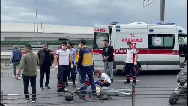 istanbul-fatihte-dehset-kaza-bariyer-halatlari-motosikletlinin-sonu-oldu-1634039321851.jpg İstanbul Fatih'te dehşet kaza! Bariyer halatları motosikletlinin sonu oldu-4