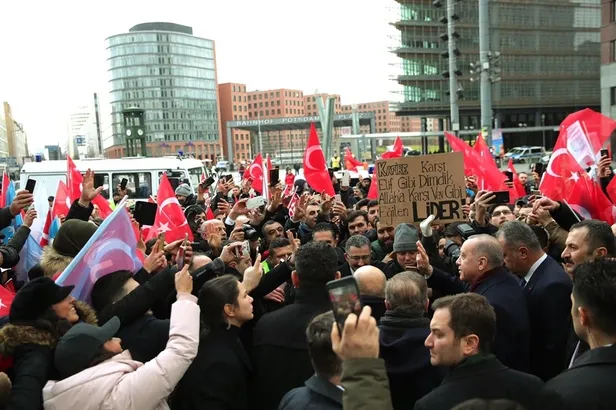 Son dakika: Başkan Erdoğan'a Berlin'de sevgi seli!-2