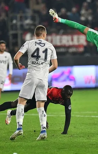 Fenerbahaçe'ye ağır yara! Erol Bulut eski takımına boyun eğdirdi