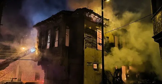 Kütahya’da tarihi binada yangın: Ekipler zamanla yarıştı