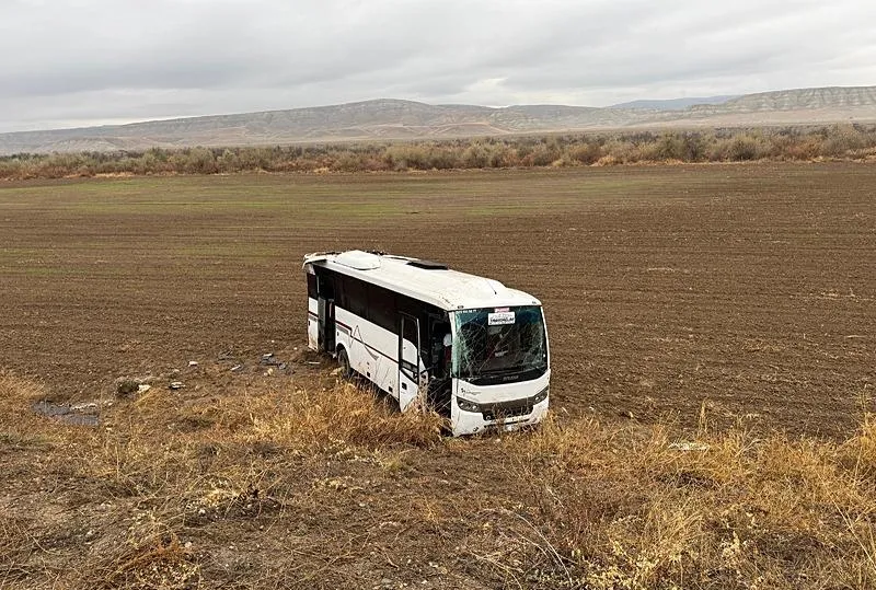 Midibüs şarampole devrildi!