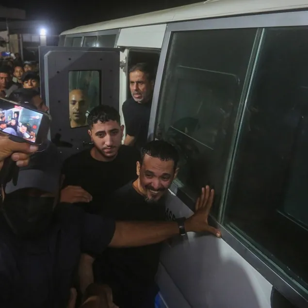 Soykırımcı İsrail Filistinli esirleri serbest bıraktı