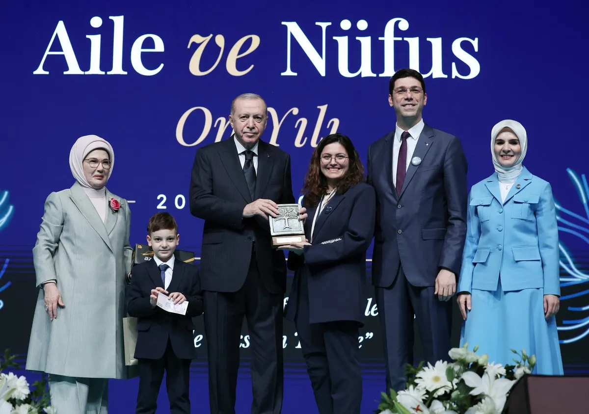Başkan Erdoğan "tedirgin edici" diyerek uyardı: 3 çocuk çağrımızın haklılığı ortada | Aile ve Nüfus On Yılı Vizyonu-9