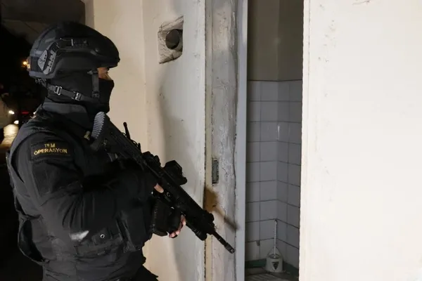 1673930605627.jpeg Adana’da terör örgütü DEAŞ’a şafak operasyonu: 7 gözaltı kararı-3