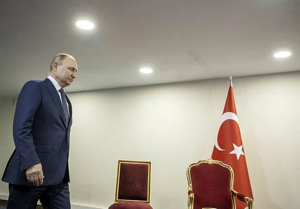 putin-baskan-erdogani-1-dakika-ayakta-bekledi-sandalyeleri-ve-duvarlari-inceledi-1658265024153.jpeg Putin, Başkan Recep Tayyip Erdoğan'ı 1 dakika ayakta bekledi: Sandalyeleri ve duvarları inceledi-2