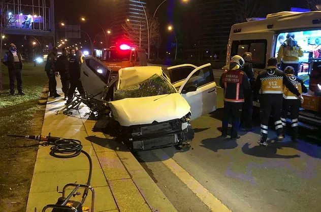 Ankara'da feci kaza: 2 yaralı