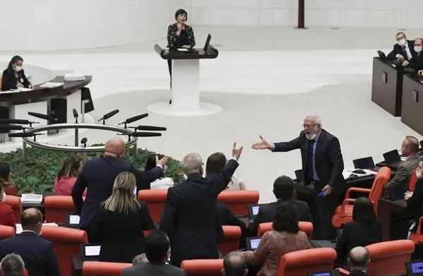 CHP’li Sezgin Tanrıkulu’ndan Tahir Elçi provokasyonu! Hendek terörünü görmezden gelip HDP’ye sahip çıkınca TBMM karıştı-2